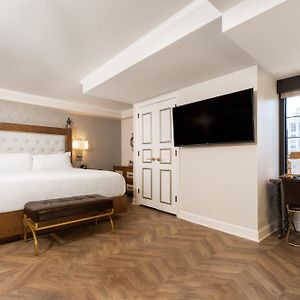 Luxe King Suite